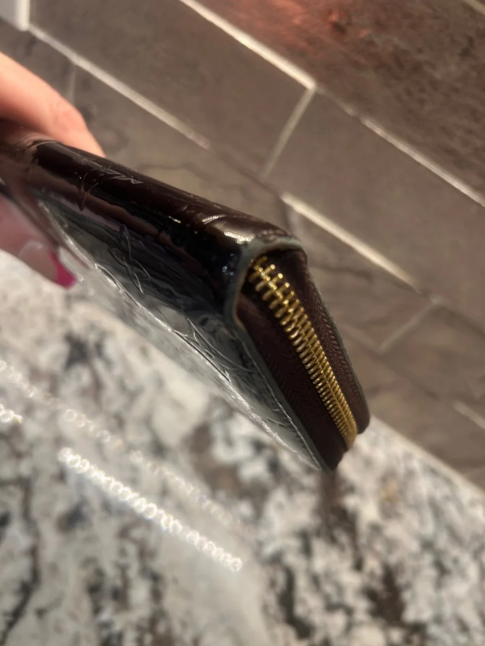 Louis Vuitton Vernis Zip Wallet in Dark Burgundy EUC with dust bag and COA - Picture 7 of 16